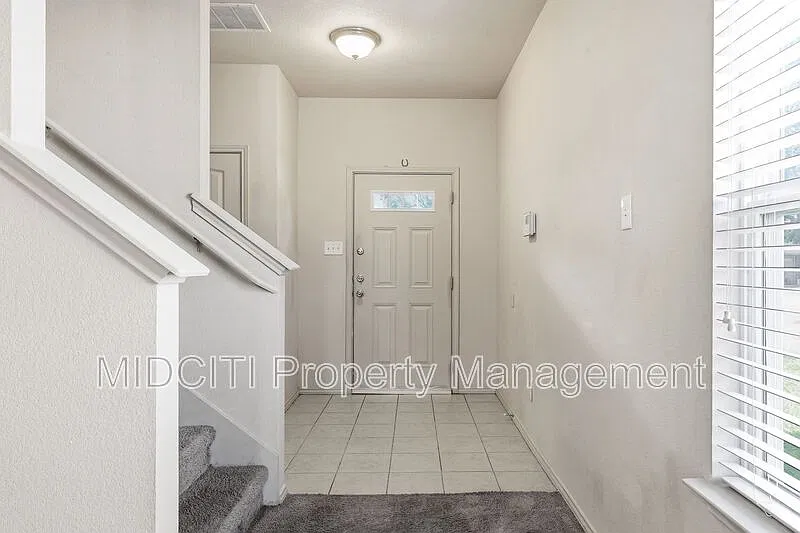 Building Photo - 205 Tallow Trl