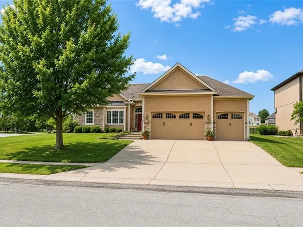 1416 Cross Creek Dr, Raymore, MO 64083