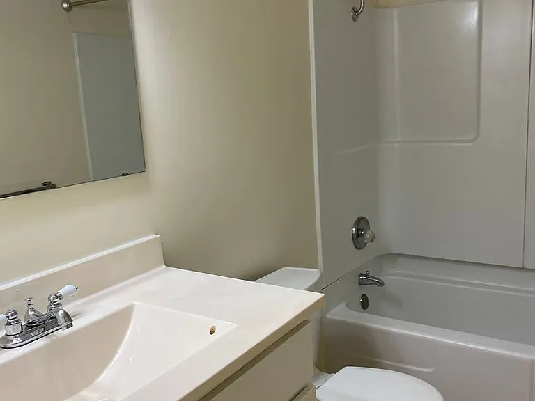Townhouse Road Apartments — Photo 7