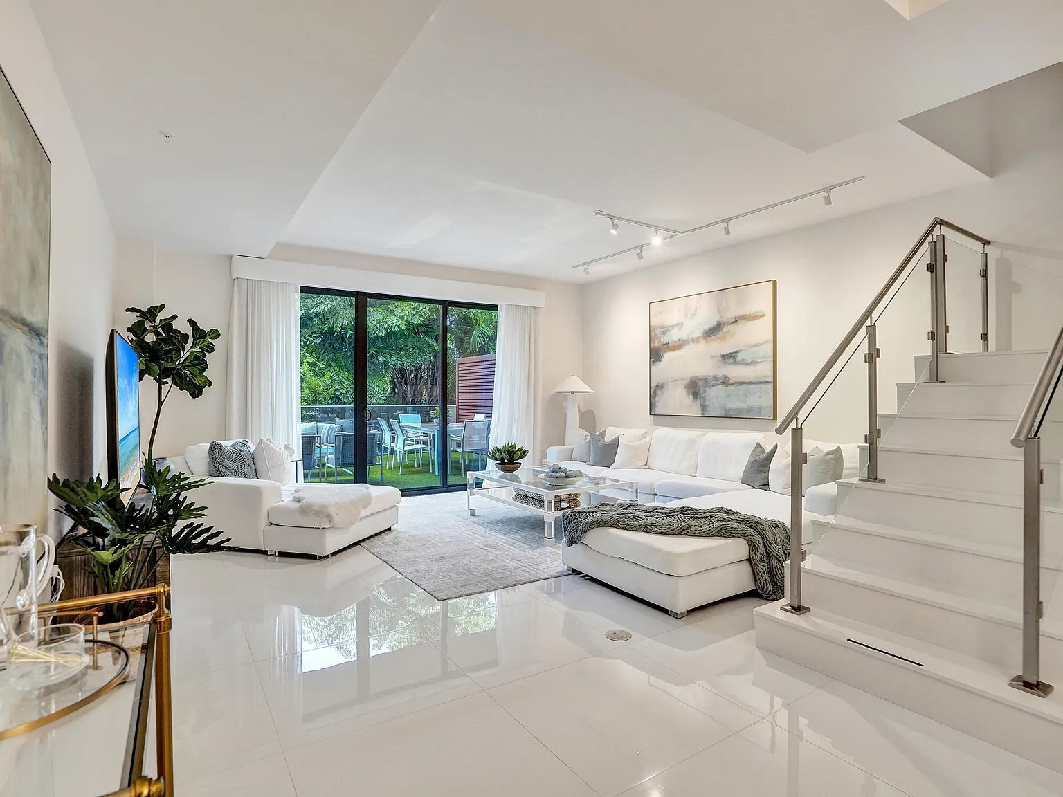 3 bed, 3.5 bath, 2140 sqft, $8,500 — Photo 4