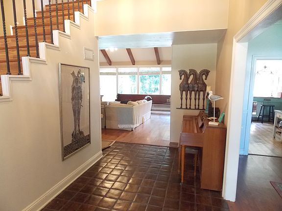 Front door entry foyer