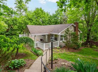 912 Farmhaven Dr, Coraopolis, PA 15108