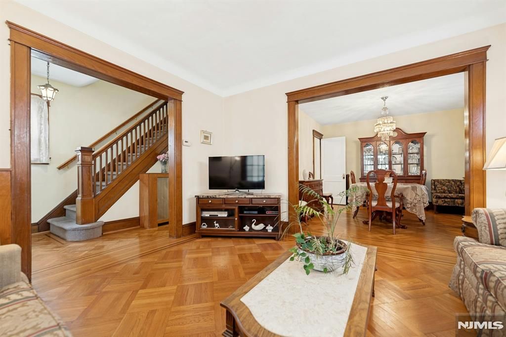 520 Dewey Ave, Cliffside Park, NJ - View 5