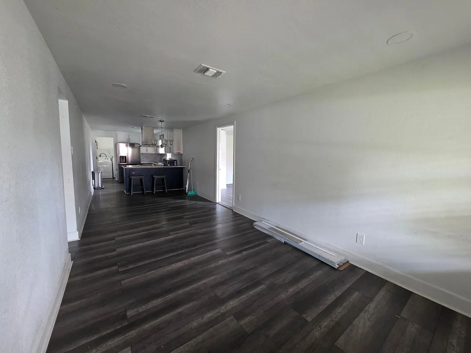 3 bed, 2.0 bath, 1136 sqft, $1,800 — Photo 2