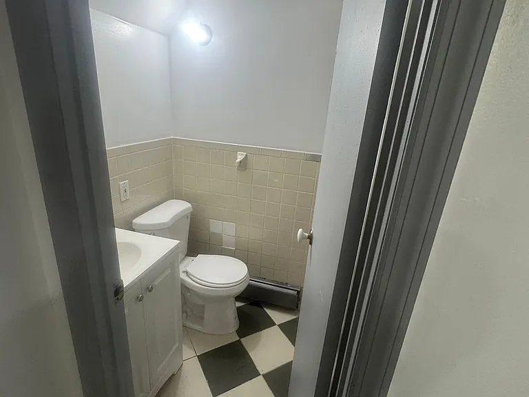 754 Bradford St #1 — Photo 12