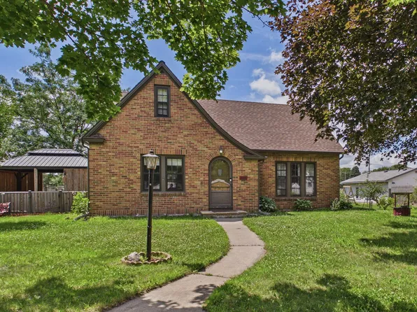 513 5th St, Gaylord, MN 55334