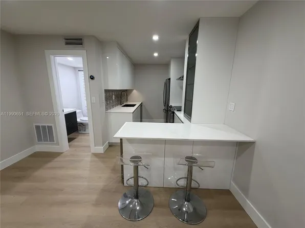 3025 Mary St APT 11, Miami, FL 33133