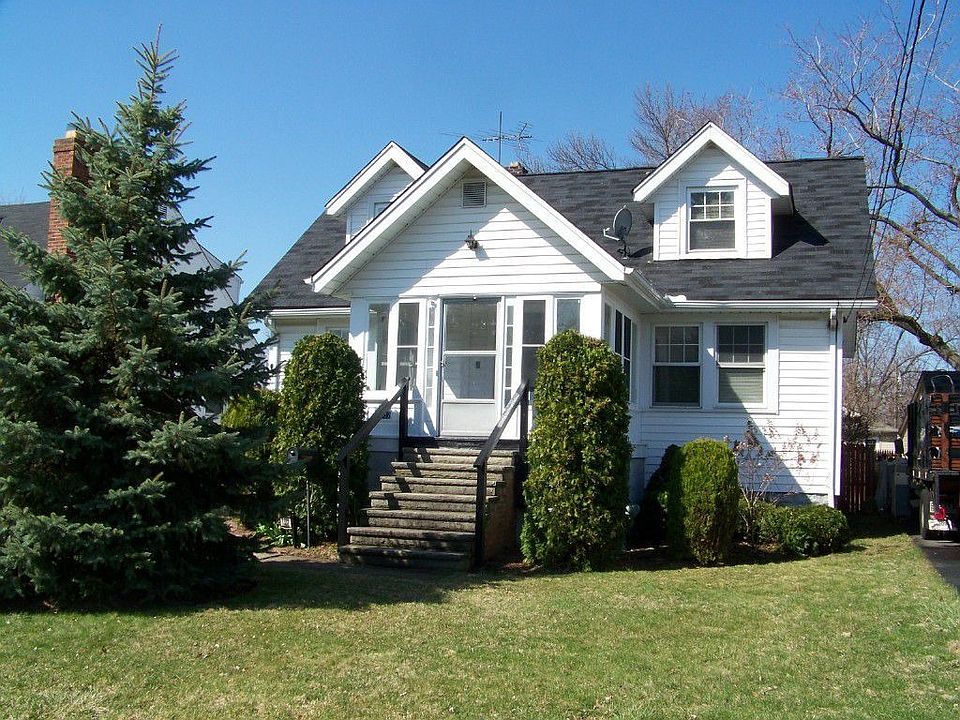 1st image of 1332 E 360th St