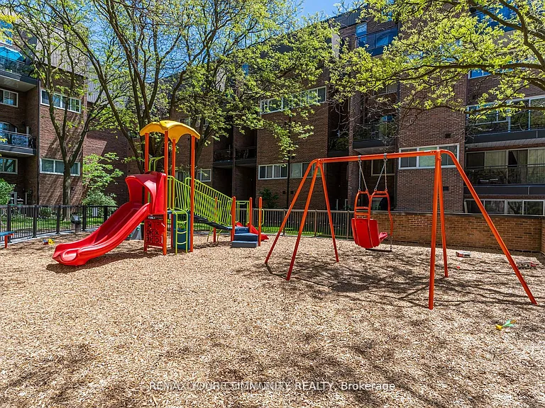 16 A Elgin St #227 — Photo 7