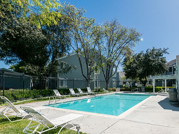 3rd image of 1517 Briartree Dr