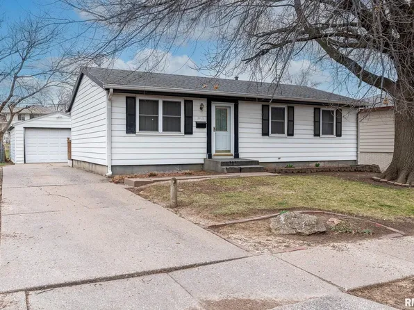 2416 Jebens Ave, Davenport, IA 52804