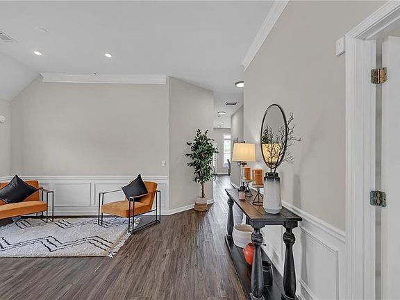 3rd image of 1807 Phillips Ct