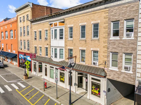 14 Railroad St #6, New Milford, CT 06776