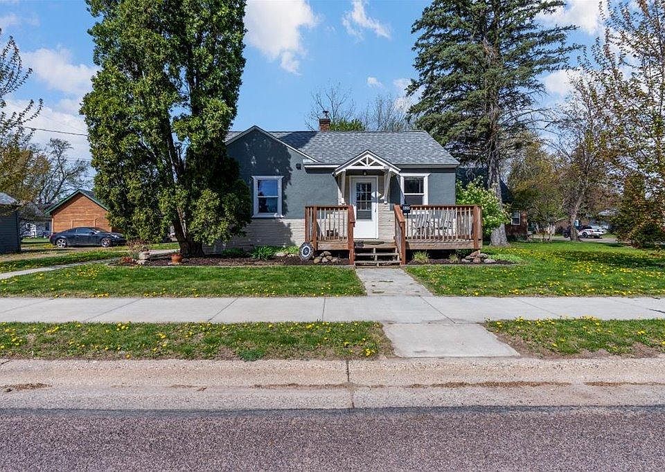 1st image of 610 SE 15th St