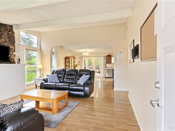 4th image of 1014 141st Street Ct S
