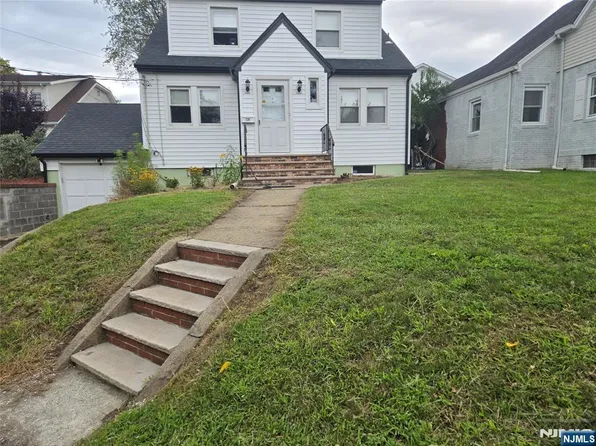 229 River Dr, Elmwood Park, NJ 07407