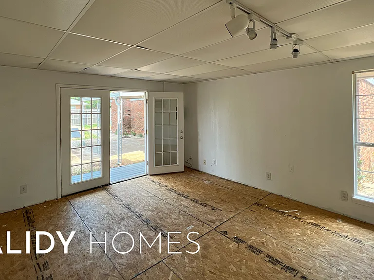 702 Amity Ln — Photo 31