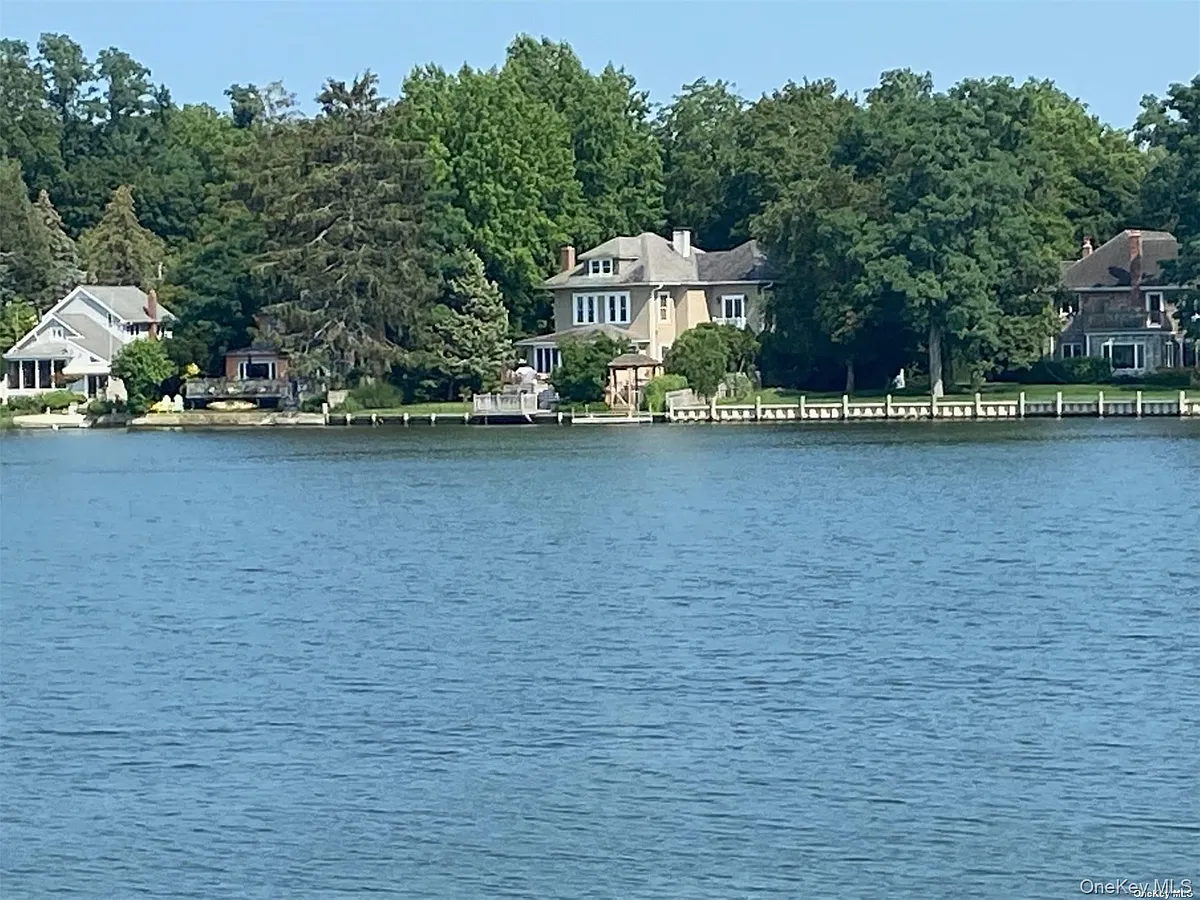 Building Photo - 51 Centershore Rd #UPPER