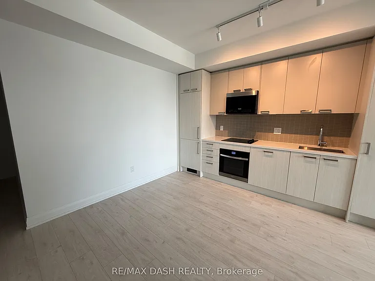 20 Soudan Ave #1806 — Photo 9