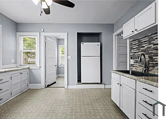 443 N Hinkley Ave — Photo 11