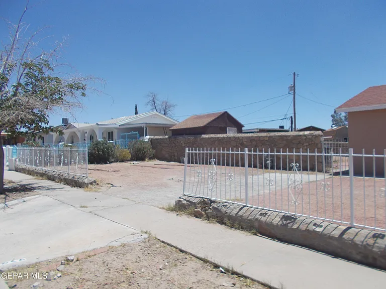 7724 Mustang Ave — Photo 2