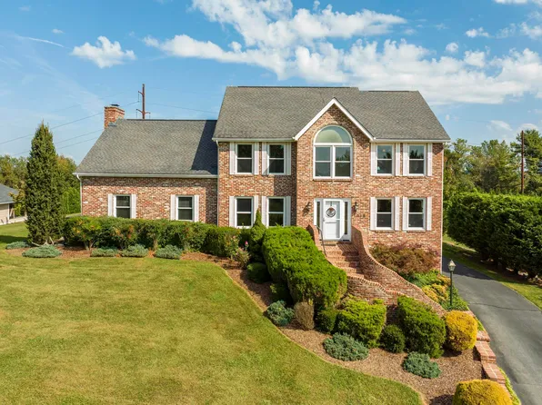 1015 Whittling Wood Dr, Johnson City, TN 37601