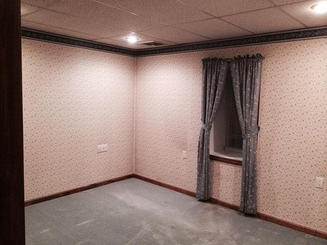 Bed room with closet