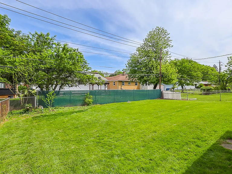 22290 Sharon Ln — Photo 32