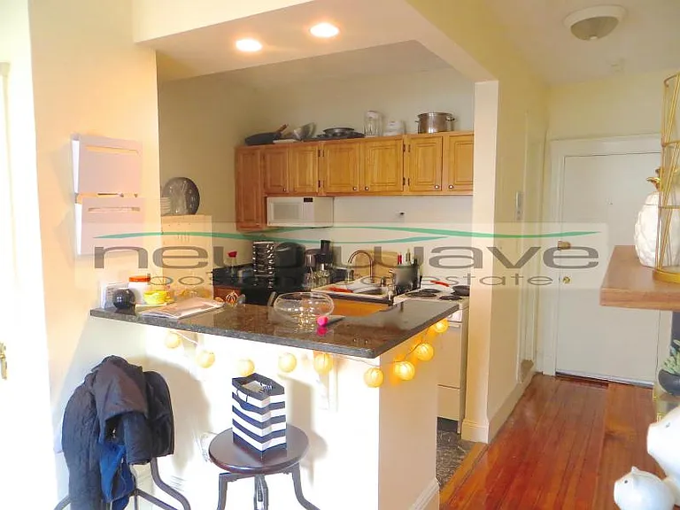 51 Queensberry St #16 — Photo 2