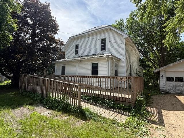 1st image of 217 W Oak St