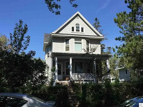 3021 Devonshire St — Photo 1