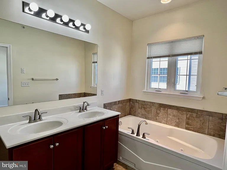 1329 Parish Ave — Photo 19