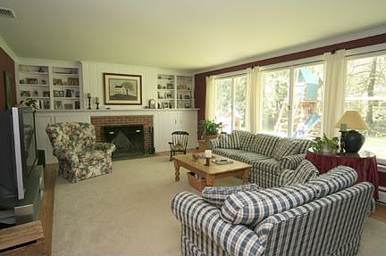 LIVING ROOM OF HORTON LANE