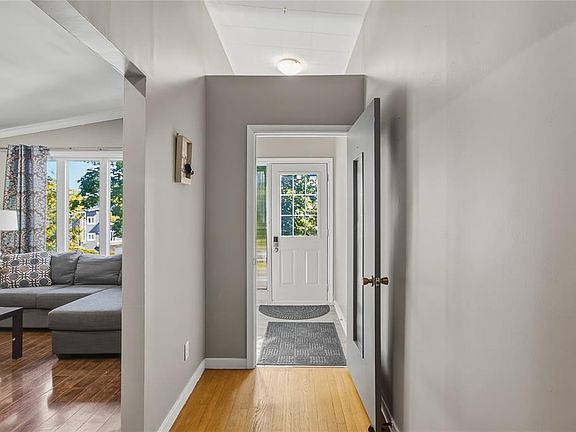 4th image of 48 Amherst Heights