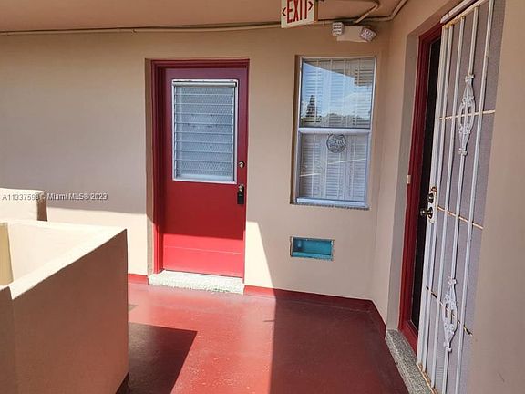 5th image of 1501 NE 191st St APT C304