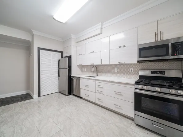 186 Kensington Avenue image 1 of 11