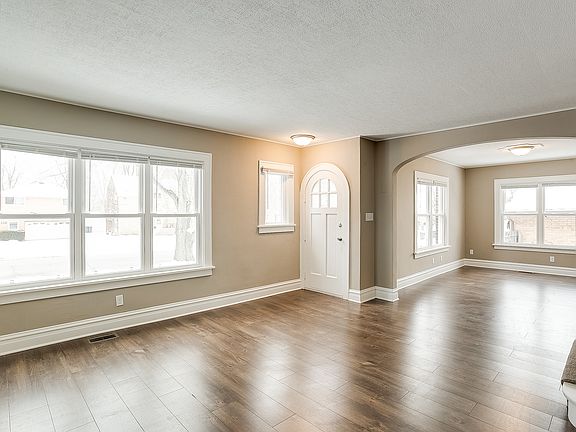 3rd image of 812 Glenwood Ave