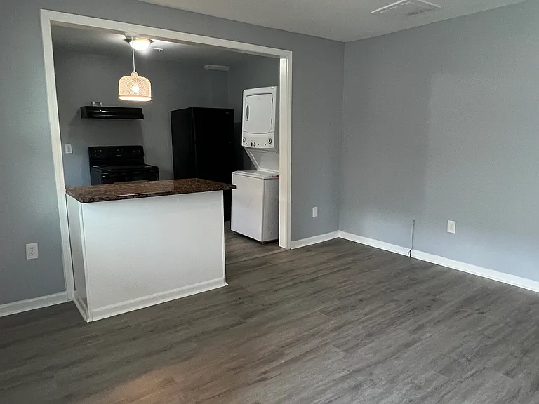 305 W Oak St #B — Photo 13