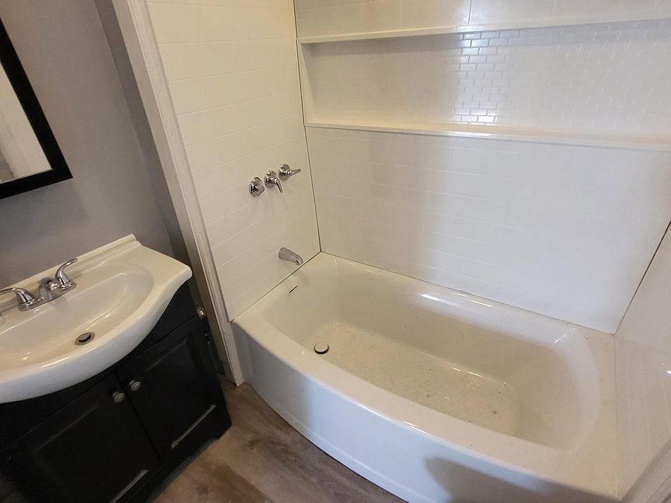 1st image of 290 4th Ave Floor 2