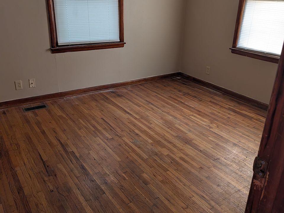 2nd image of 2527 S Laura Ave