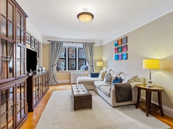 125 Cabrini Boulevard A52 image 1 of 18