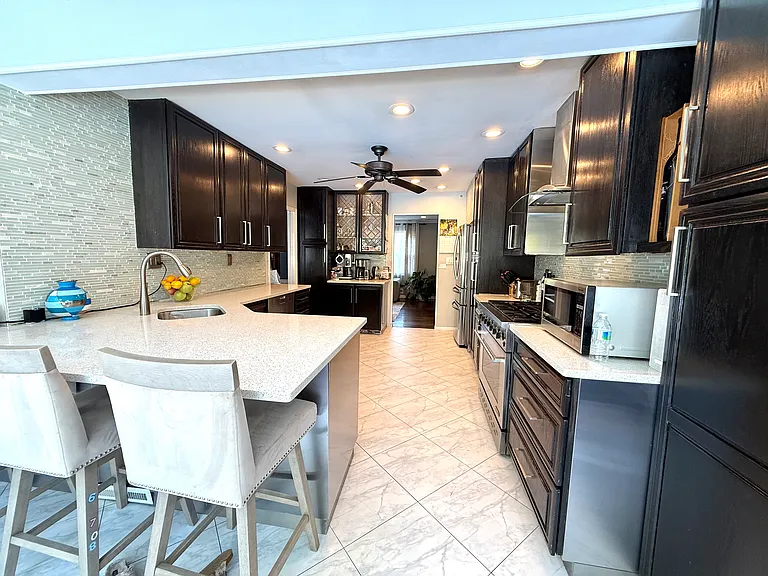 1087 Pleasant Valley Way — Photo 8