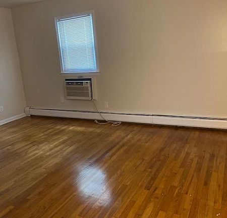 3rd image of 1078 Sanford Ave #1