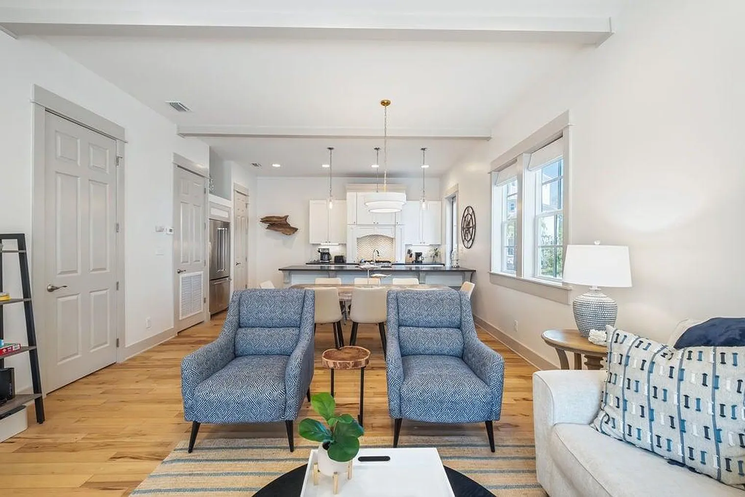 5 bed, 3.0 bath, 2195 sqft, $6,686 — Photo 3