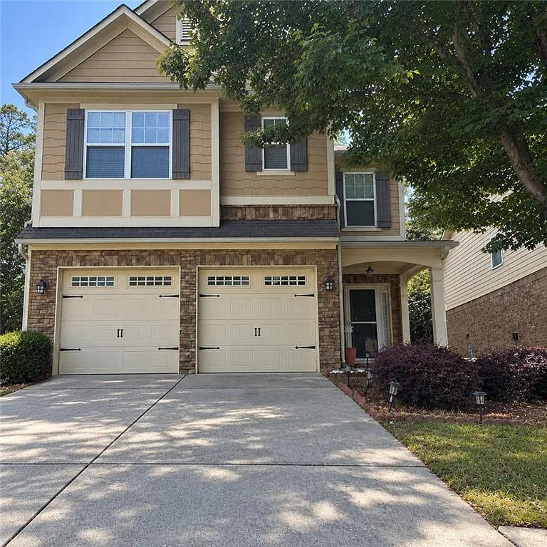 3 bed, 3.5 bath, 2567 sqft, $3,200 — Photo 1