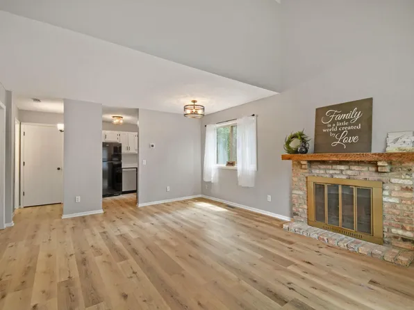 5401 W Brenner Pass, Minneapolis, MN 55432
