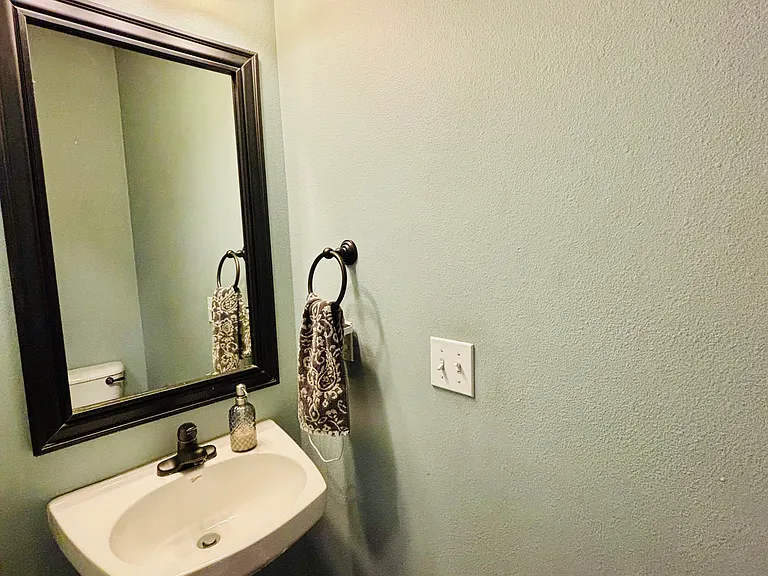 1590 Wynview Ln — Photo 10