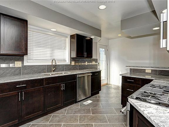 5th image of 672 Gordon Dr