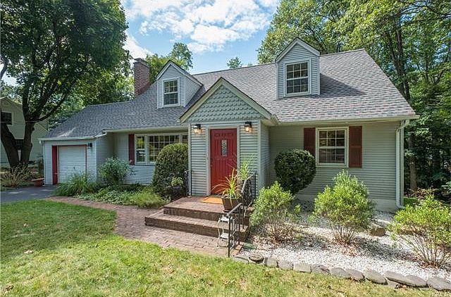 1st image of 213 Hilltop Ln