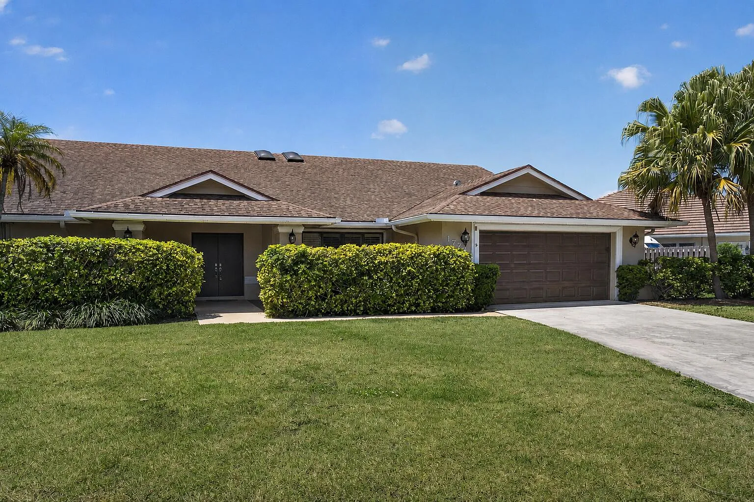 4 bed, 2.5 bath, 2709 sqft, $5,200 — Photo 2